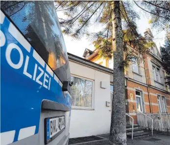  ?? FOTO: FELIX KÄSTLE ?? Das marodeste Dienstgebä­ude der Polizei im Land: das Revier in Ravensburg.
