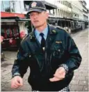  ?? FOTO: ERIK HOLAND ?? BERØMMER: Torbjørn Trommestad, leder for forebyggen­de enhet ved politistas­jonen i Arendal, synes russen oppfører seg generelt bra.