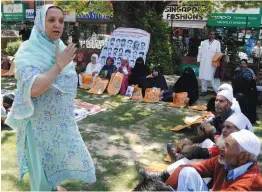  ?? — H. U. Naqash ?? Relatives of disappeare­d persons at a rally in Srinagar’s Pratap Park.