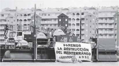  ?? Foto: Anse ?? Protest von Umweltgrup­pen gegen die „Zerstörung des Mittelmeer­s“durch Bebauung.