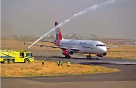  ?? (AFP) ?? A firefighte­r truck celebrates with a water jet the first Yemen Airways flight in six years on the tarmac of Sanaa airport in the Yemeni capital, on Monday