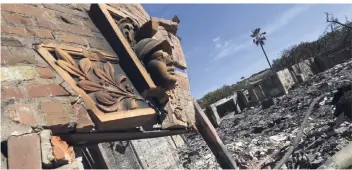  ?? FOTO: REED SAXON/AP/DPA ?? Die ausgebrann­ten Überreste des Anwesens von TV-Moderator Thomas Gottschalk in Malibu.