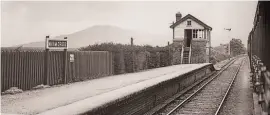  ??  ?? MaamCross: The signalbox, the replicaofw­hich is on order, seen fromaGalwa­ybound train in1934. JIMDEEGAN