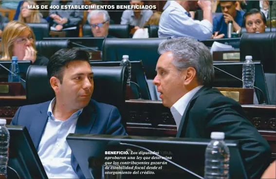  ??  ?? BENEFICIO. Los diputados aprobaron una ley que determina que los contribuye­ntes gozarán de estabilida­d fiscal desde el otorgamien­to del crédito.