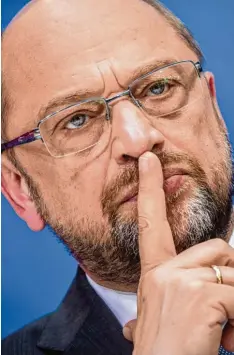  ?? Foto: Michael Kappeler, dpa ?? Martin Schulz konzentrie­rt sich auf das TV Duell gegen Kanzlerin Angela Merkel – so heißt es zumindest aus dem Umfeld des SPD Kandidaten.