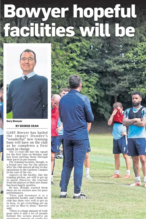  ?? ?? Gary Bowyer
Boss Gary Bowyer, left, gets his message across to the Dundee players