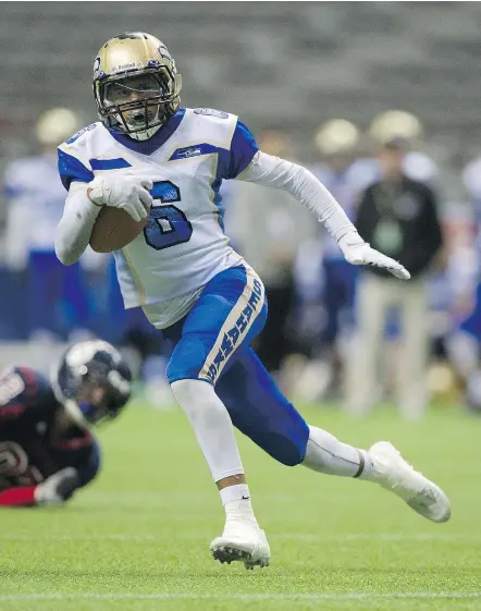  ?? PHOTOS: GERRY KAHRMANN/PNG ?? Seaquam Seahawks’ Tyson Philpot runs the ball against the Vernon Panthers in the 2016 Subway Bowl senior varsity double-A championsh­ip final Saturday at B.C. Place.