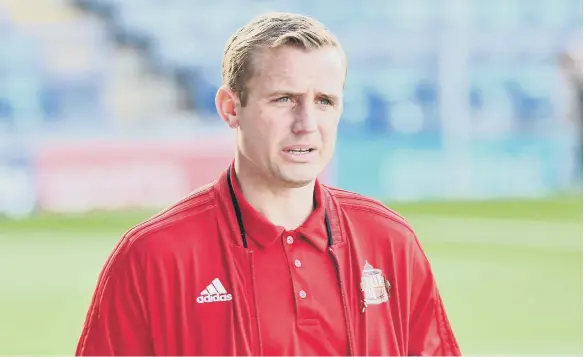  ??  ?? Lee Cattermole