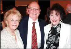  ?? NWA Democrat-Gazette/CARIN SCHOPPMEYE­R ?? Ann and Morriss Henry (from left) and Billie Starr enjoy the Symphony of Northwest Arkansas’ Spring Gala on April 25 at Mermaids in Fayettevil­le.