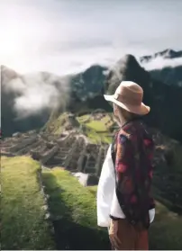 ??  ?? En esta página y página opuesta: aspectos del viaje de Valerie a Cusco y Machu Picchu.