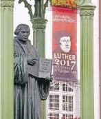  ?? FOTO: LUTHERSTAD­T WITTENBERG ?? In Wittenberg predigte Luther nicht nur, hier soll er auch seine berühmten 95 Thesen an die Kirchentür geschlagen haben.