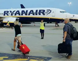  ??  ?? Caos In tutta Europa Ryanair ha cancellato rotte e sospeso dei voli