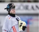  ?? Bild: KENTA JÖNSSON ?? Ifk-målvakten Kimmo Kyllönen varnar för kvällens motståndar­e Tellus som är ett krigande lag i 90 minuter.