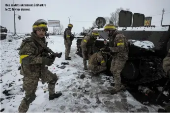  ?? ?? Des soldats ukrainiens à Kharkiv, le 25 février dernier.