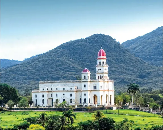  ??  ?? Basílica Santuario Nacional de Nuestra Señora de la Caridad del Cobre.