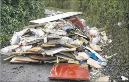  ?? Picture: Andy Payton FM4159072 ?? Fly-tipped waste blocking Avery Lane, Langley, near the junction with Back Street