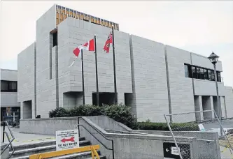  ?? JOHN LAW THE NIAGARA FALLS REVIEW ?? Upgrades are continuing on Niagara Falls city hall. Work is expected to be finished by the end of August.