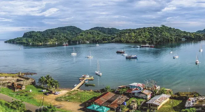  ??  ?? Históricam­ente Portobelo ha recibido a miles de turistas que llegan atraídos por la belleza natural y la historia.