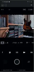  ??  ?? Drahtlose Steuerung Mit der CameraRemo­te-App lässt sich die X-S10 vom Smartphone aus steuern. Im LiveBild ist Touch-AF möglich. Zusätzlich hat die App einen
schlichten Fernauslös­er auf Bluetooth-Basis.