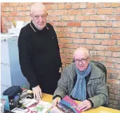  ??  ?? Tommy McCourt und John Donnelly, zwei IRA-Veteranen, können manchmal vermitteln, wenn jemand in Konflikt mit der New IRA gerät.