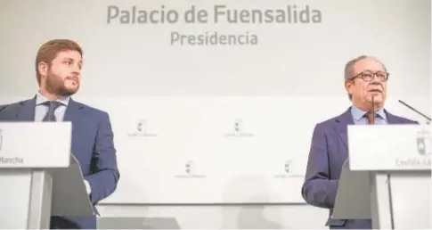  ?? // JCCM ?? Ruiz Molina (derecha) compareció junto al titular de Fomento tras la reunión del Consejo de Gobierno