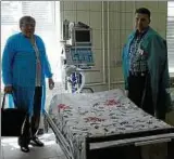  ??  ?? Raissa Steinigk in einem der Behandlung­sräume des Krankenhau­ses von Stachanow, der mit Spenden aus Jena eingericht­et wurde.Foto: Aktionsbün­dnis Donbass