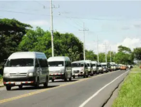  ?? Ln ?? La circulació­n de vehículos con permiso para transporta­r turistas se abrió, pero restringid­a y solo para llegar a sitios de hospedaje.