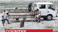  ??  ?? Elderly women load rocks from a river bed on to a truck