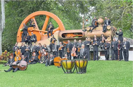  ?? PROARTES. ?? Músicos de la Orquesta Filarmónic­a de Cali, que interpreta­rán piezas del compositor y bandoneist­a Astor Piazzolla y Carlos Gardel.