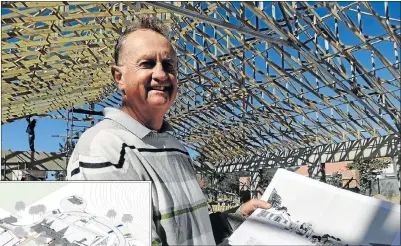  ?? Picture: TREMAINE VAN AARDT ?? TAKING SHAPE: Project manager for the Woodridge College and Preparator­y School rebuild programme, Ray Holmes, with an artist impression of the rebuilding project that began after last year’s fire damage