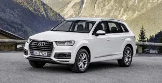  ??  ?? The Audi Q7 is equipped with adaptive air suspension and comes with the standard quattro all-wheel drive.