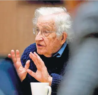  ?? LUIS ASTUDILLO C. / CANCILLERÍ­A-29/4/2015 ?? Conflitos. Para Chomsky, internet cria ‘câmaras de eco’ que reforçam pontos de vista