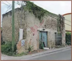  ??  ?? La casa está en el barrio de Santa Ana; específica­mente en la calle Nicaragua por Querétaro y Candelaria