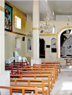  ??  ?? El drama de la guerra.
La iglesia de San Sarkis, en el pueblo de Sadad, de mayoría cristiana, en el n