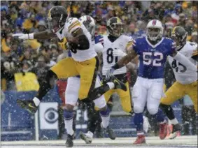  ?? ADRIAN KRAUS — THE ASSOCIATED PRESS ?? Pittsburgh Steelers running back Le’Veon Bell (26) runs for a touchdown against the Buffalo Bills during the first half of an NFL football game, Sunday in Orchard Park.