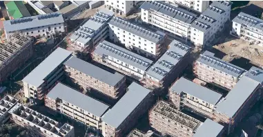  ?? PICTURE: GRANT DUNCAN-SMITH ?? BIRD-EYE-VIEW: Over 400 families will be relocated from hostels to new units during Phase1.