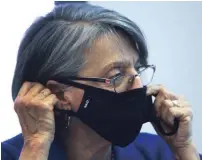  ?? CLIFFORD SKARSTEDT EXAMINER ?? Dr. Rosana Salvaterra, medical officer of health at Peterborou­gh Public Health, adjusts her mask as she updates reporters at the health unit's weekly COVID-19 media briefing on Wednesday.