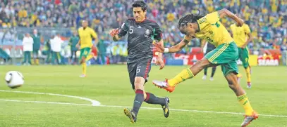  ?? Picture: Gallo Images ?? LEGENDARY. Bafana Bafana’s Siphiwe Tshabalala unleashes his left foot in the opening match of the 2010 World Cup against Mexico at Soccer City to score one of South Africa’s most famous goals.