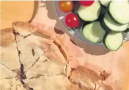  ??  ?? Le pâté à la viande effilochée des Îles est un incontourn­able, assure Caroline Jomphe, de Cap-aux-Meules.