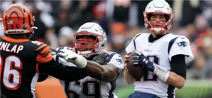  ?? NANCY LANE / HERALD STAFF FILE ?? ‘DEVASTATED’: Patriots guard Shaq Mason, seen protecting quarterbac­k Tom Brady, said he ‘admired’ the game of late Los Angeles Lakers star Kobe Bryant.