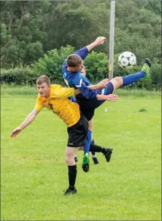  ??  ?? Noel Stephens of St Peter’s and Josh O’Callaghan of Glencormac United get in a tangle.