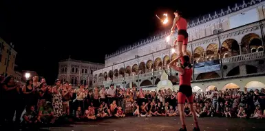  ??  ?? Piazza Giocolieri a Padova per lo «Street Show» Gli spettacoli animeranno molti angoli della città