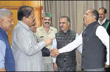  ?? HT PHOTO ?? Congress leaders, including state Congress chief Sukhvinder Singh Sukhu (centre), meeting CM Jai Ram Thakur in Shimla.