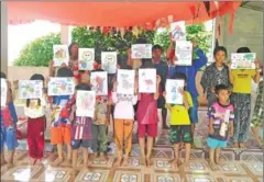  ?? SUPPLIED ?? Children show their drawings at the library.