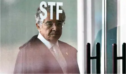  ?? Pedro Ladeira/Folhapress ?? O ministro Marco Aurélio, relator de uma das ações que foram à julgamento nesta quinta, durante a sessão do Supremo