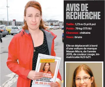  ??  ?? Annie Major distribue des affiches à Rimouski en espérant que les gens l’aideront à retrouver sa soeur Karine (en mortaise) qui est mystérieus­ement disparue depuis mardi.