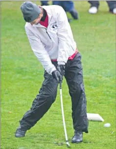  ?? Booster photo by Scott Anderson ?? Mark Johnston was the closest competitor during the United Way Golf Tournament's Million Dollar Hole in One, when his shot rolled to within a metre of the hole on the ninth green at the Elmwood Golf Course during the June 13 tournament. While no one...