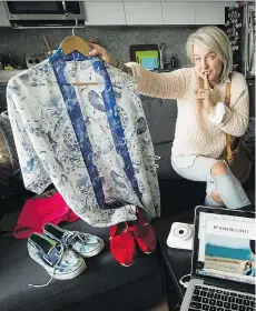  ?? MARK VAN MANEN ?? Chloe Popover of My Modern Closet, an online consignmen­t business that sells good used clothes and holds “living room parties.” Above, she holds a $300 silk kimono that she sells for just $50.