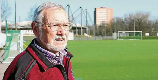  ?? Foto: Marko Deicke ?? Sein zweites Zuhause: Wolfram Dietz auf der Sportanlag­e des SC Medizin Erfurt.