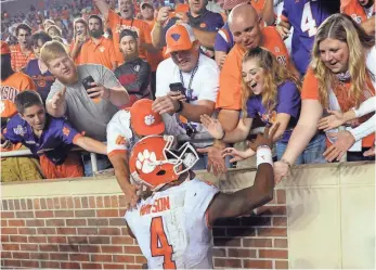  ??  ?? Quarterbac­k Deshaun Watson led Clemson past Florida State on Saturday and has the Tigers at 8-0, ranked third and perfectly positioned to return to the College Football Playoff. MELINA VASTOLA, USA TODAY SPORTS